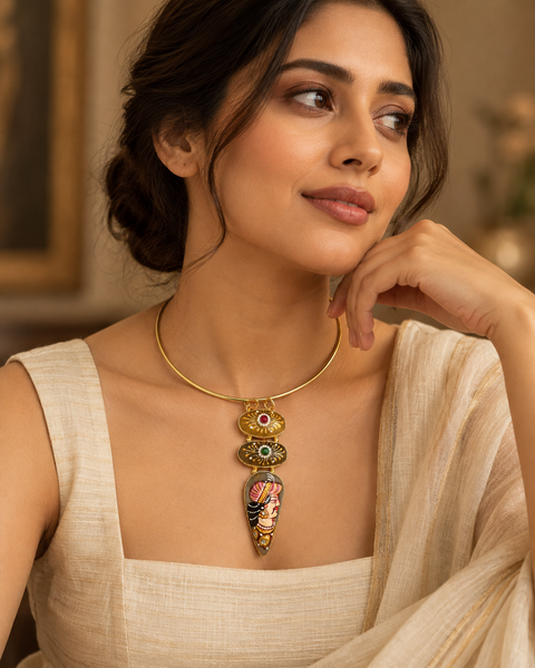Rangrez Medallion Necklace
