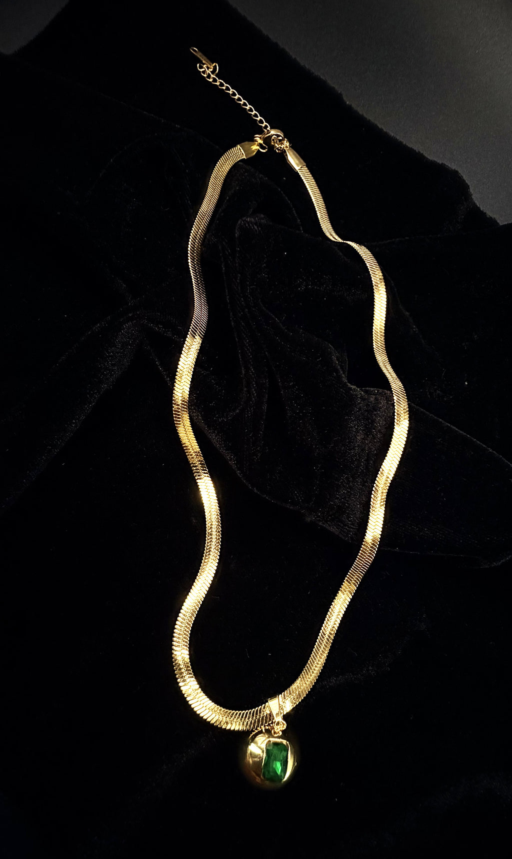Emerald Gleam Necklace