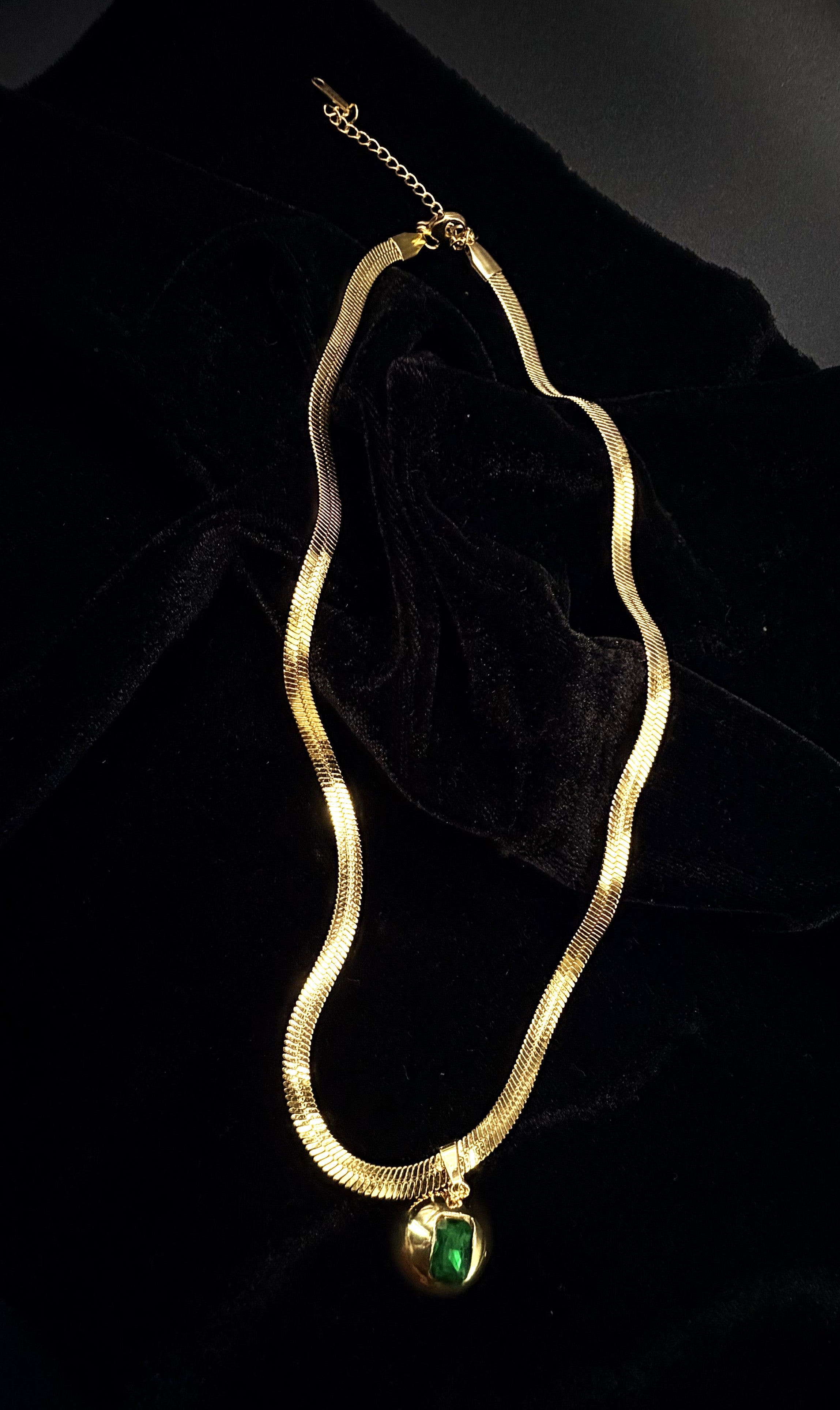 Emerald Gleam Necklace